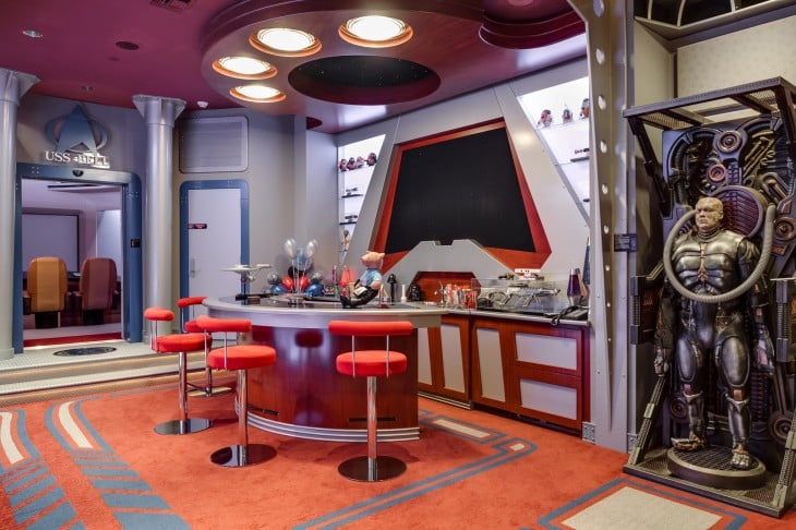 interior de una mansión con el diseño de la película Star Trek 