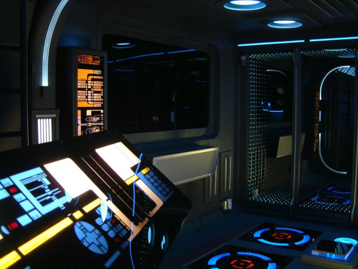 interior de un departamento con el diseño de la película Star Trek 