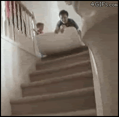 gif de una niña cayendo de las escaleras 