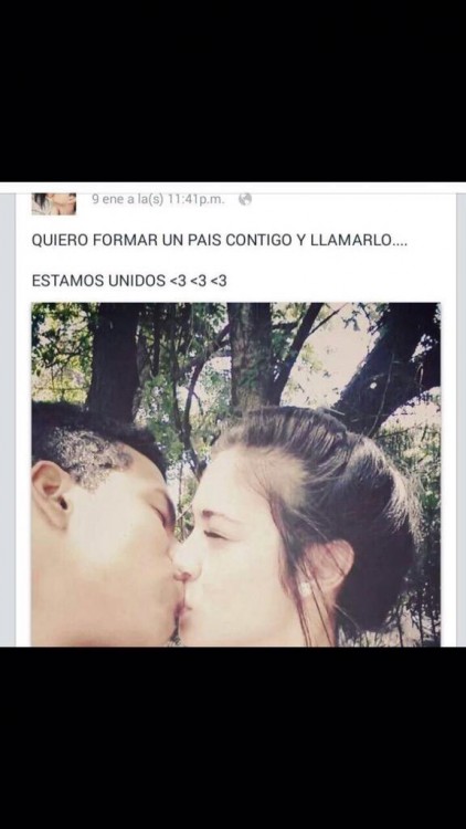 foto de una pareja dándose un beso con la frase ESTAMOS UNIDOS 