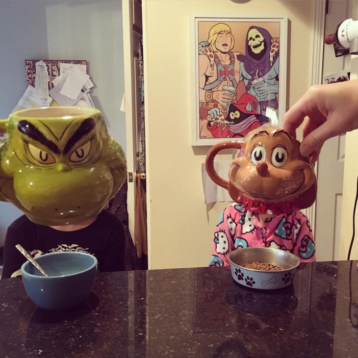 TAZA GRINCH Y OTRO PRESONAJE