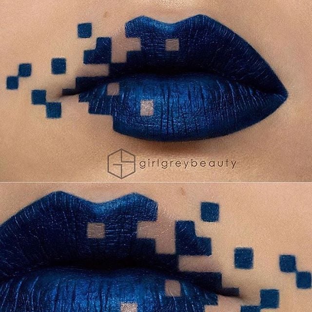 labios con diseños pixeleados en color azul marino 