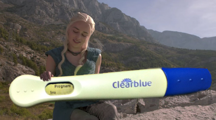 Photoshop de Daenerys Targaryen de Game of Thrones con una prueba de embarazo en las manos 
