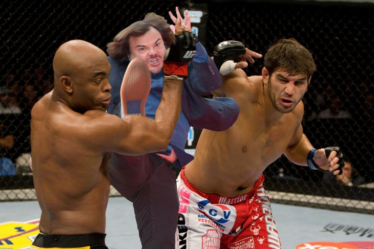 photoshop de JAck Black dando una patada en medio de dos boxeadores 