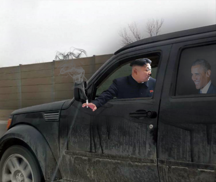 Photoshop a Kim Jong Un fumando en un orfanato sobre una camioneta negra con Obama 