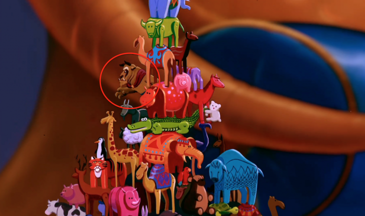 Cameo de la bestia entre los juguetes del sultán en Aladdin 