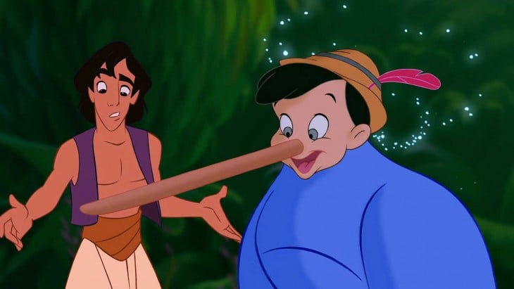 genio de Aladdin con la cara de pinocho 