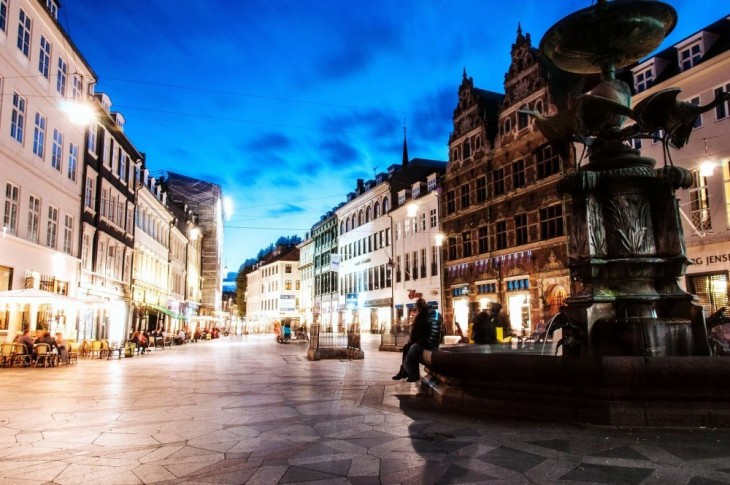 una de las calles principales de Copenhague, Dinamarca