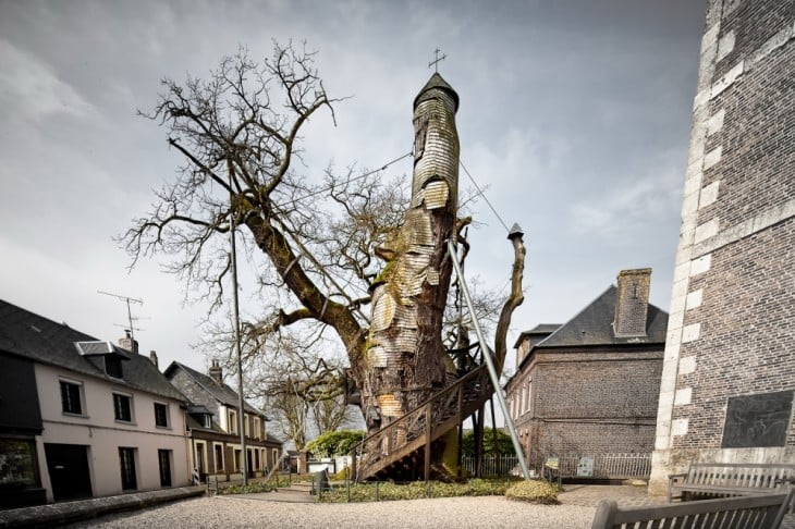 roble en Francia que cuenta con dos capillas en su interior 