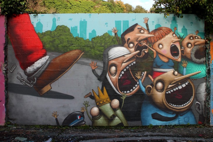 mural santa a cargo de Ador en Nantes, Francia 