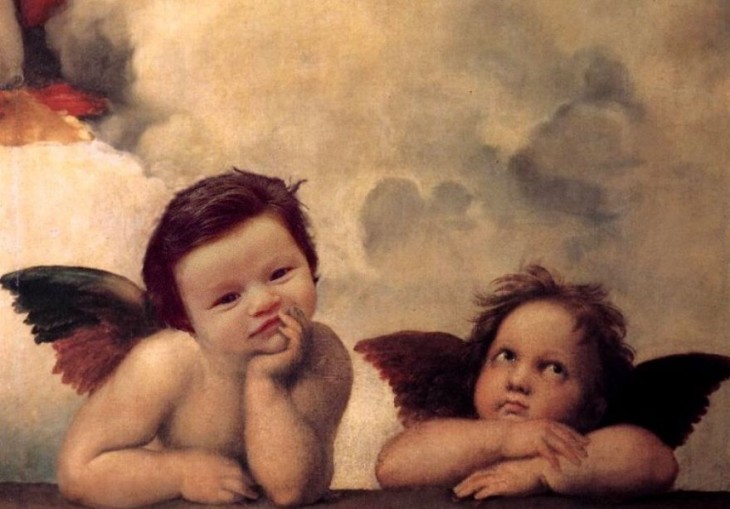 cara de la bebé con mucho cabello en una pintura de angelitos 