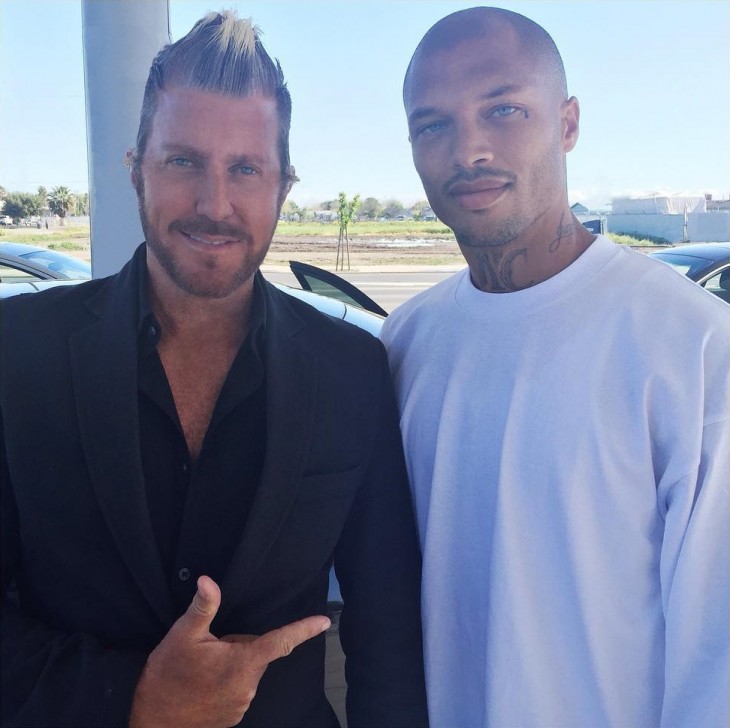 Jeremy Meeks, el preso más atractivo del mundo con su representante Jim Jordan 