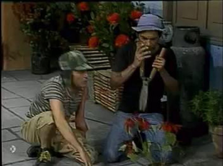 Don Ramón como jardinero en un capítulo del chavo del 8