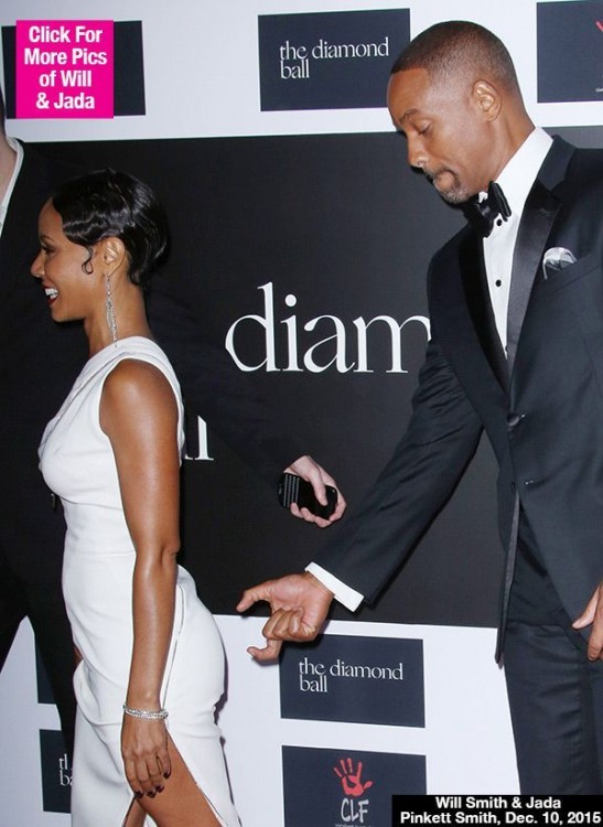  Will Smith simulando que le tocará el trasero a su esposa Jada Korent Pinkett 