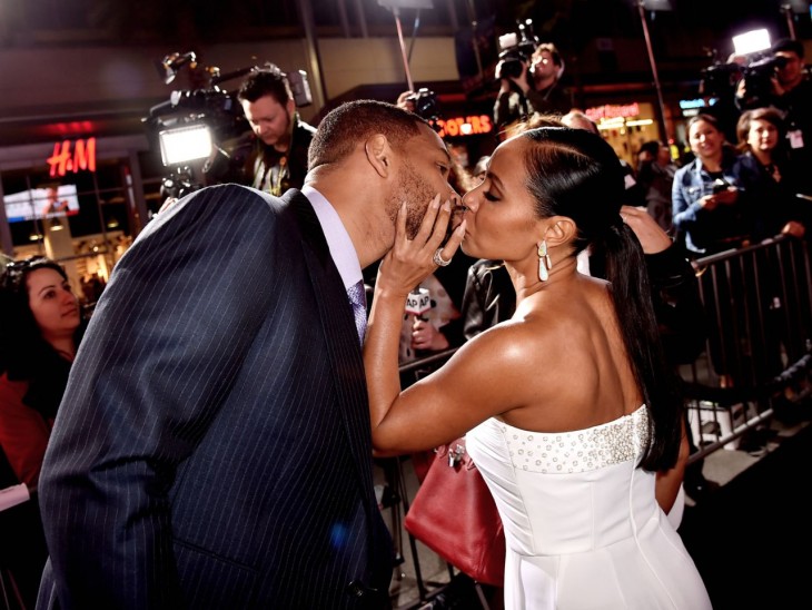 Jada Korent Pinkett y Will Smith dándose un beso