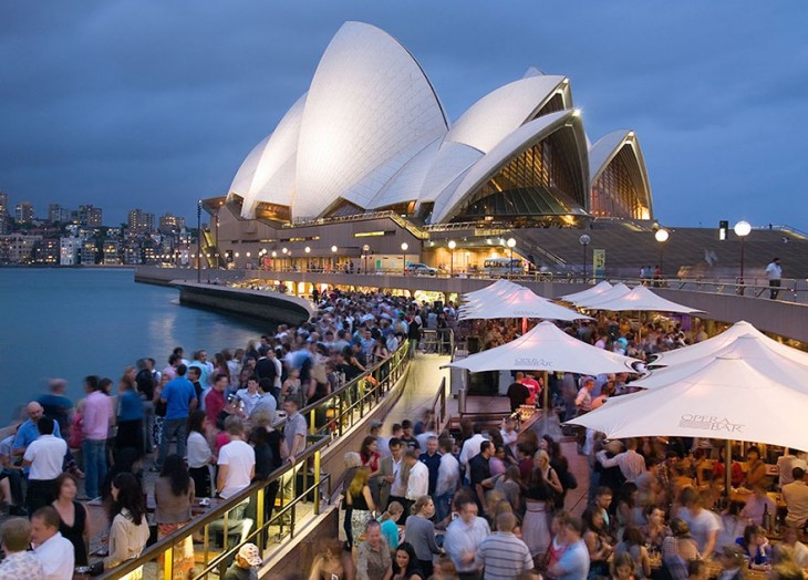 Turistas esperando entrar a Ópera Sydney