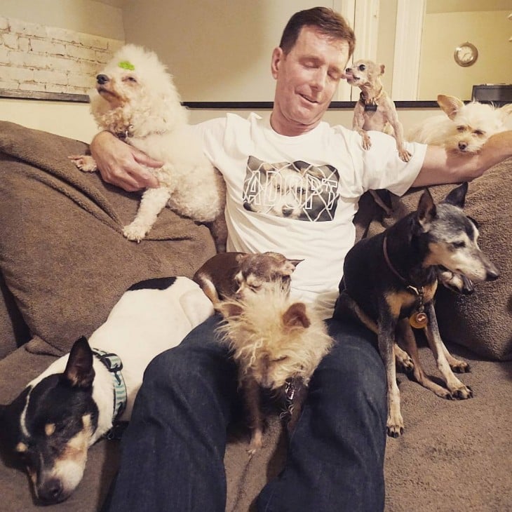 Steve Greig dedica su vida a adoptar animales sin hogar