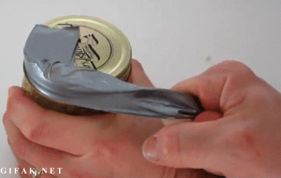 Gif mostrando como abrir frascos con cinta adhesiva