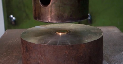 Cómo aplastar monedas con una prensa hidráulica a
