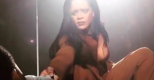 Este fanático sorprendió a Rihanna durante su concierto en Cincinnati