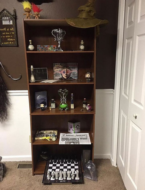 cuarto decorado harry potter, diario el profeta, sombrero seleccionador