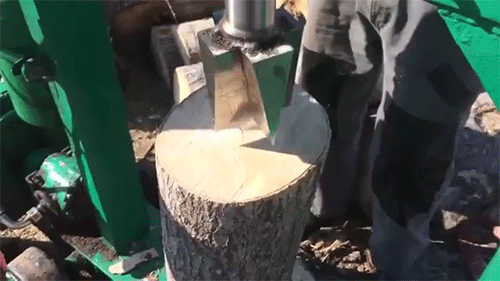 gif de una madera siendo rebanada 