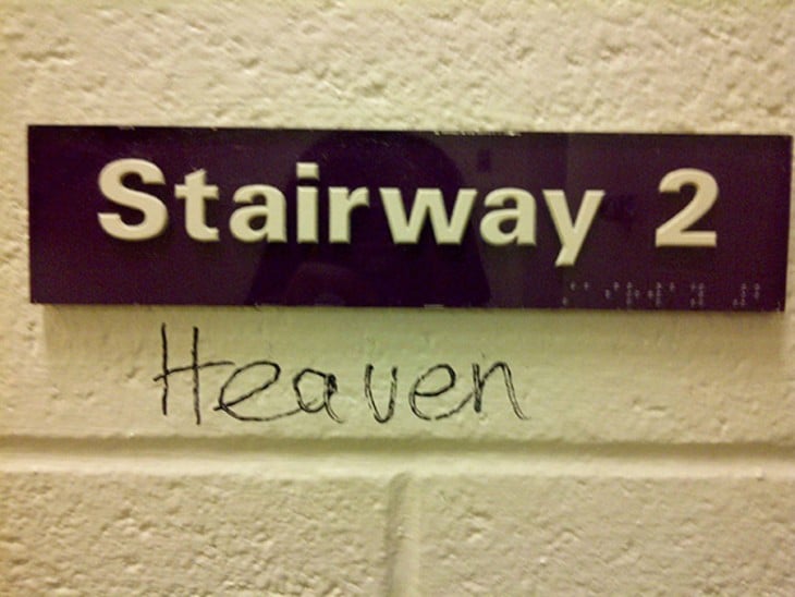 letrero con la palabra Stairway 2 