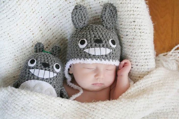 GORRO PARA BEBÉ EN FORMA DE TOTORO