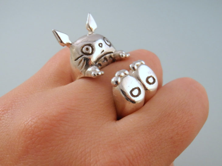 ANILLO AUTOAUSTABLE DE TOTORO GRIS