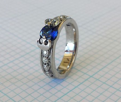 anillo con una perla azul del diseño de Star Wars 