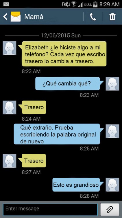 captura de pantalla del mensaje de texto entre una madre y una hija donde el autocorrector la trollea 