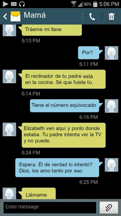 mensaje de texto de una madre reclamando a su hija por el reclinable de su padre 