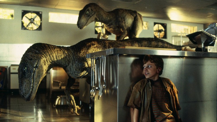 escena con velociraptors en la película Jurassic Park 