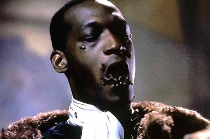 escena de Tony Todd con abejas en la boca en la película Candyman 