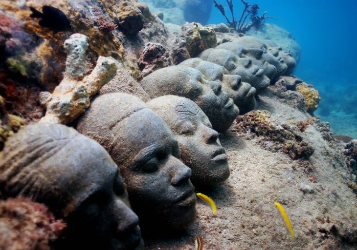 ROSTRO DE MUJERES EN LAS BAHAMAS