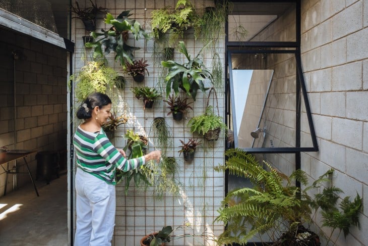 brasileña Dalvina Borges Ramos en su jardín 