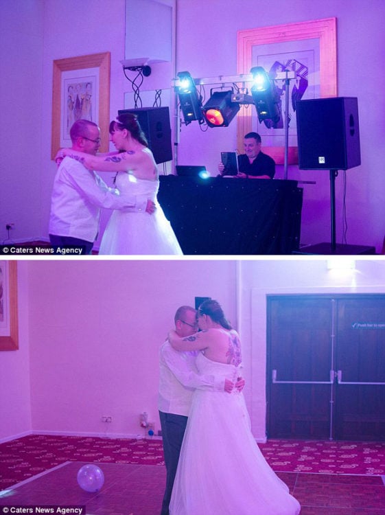 fotografías de una pareja bailando en la recepción de su boda 