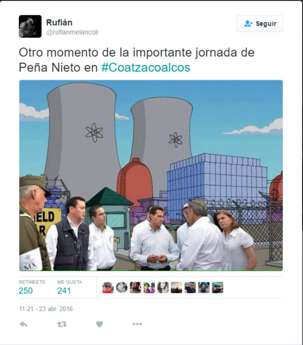Memes de la visita de Peña Nieto a Pemex en Coatzacoalcos de fondo en una escena de la fabrica de los simpsons