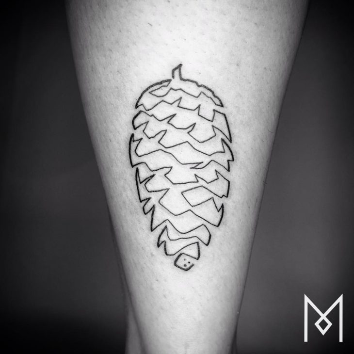 PIÑA EN LINEA DE TATUAJE