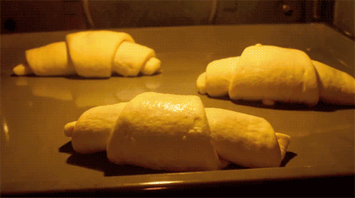 gif de croissants en el horno