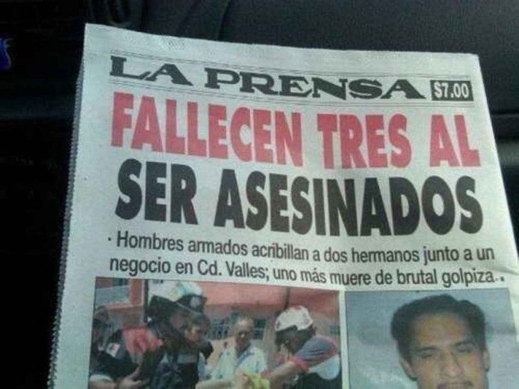 Ironía, nota periódico que dice que fallecen 3 al ser asesinados