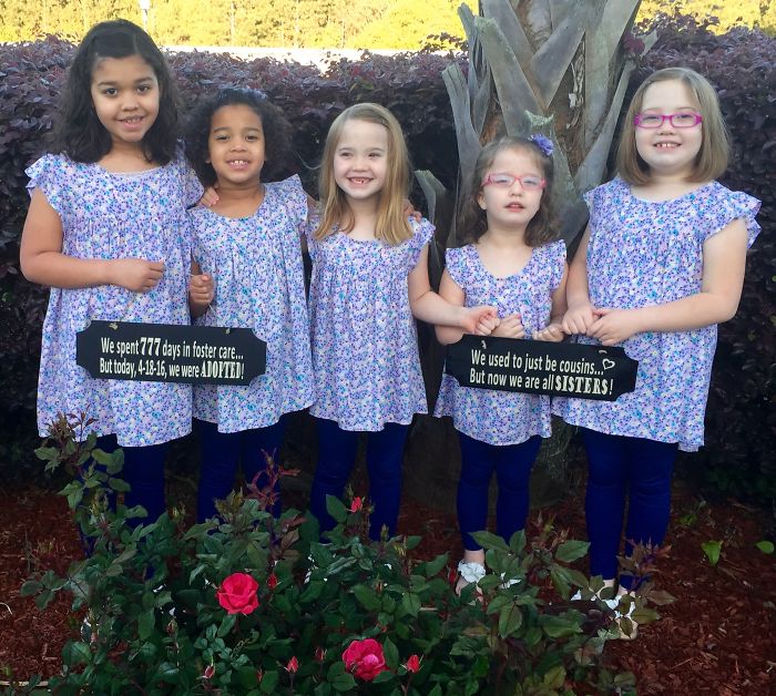 5 niñas que, después de ser primas, ahora son hermanas
