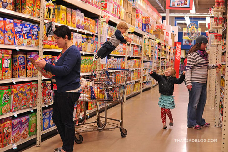 William, niño con Síndrome de Down,volando en el supermercado