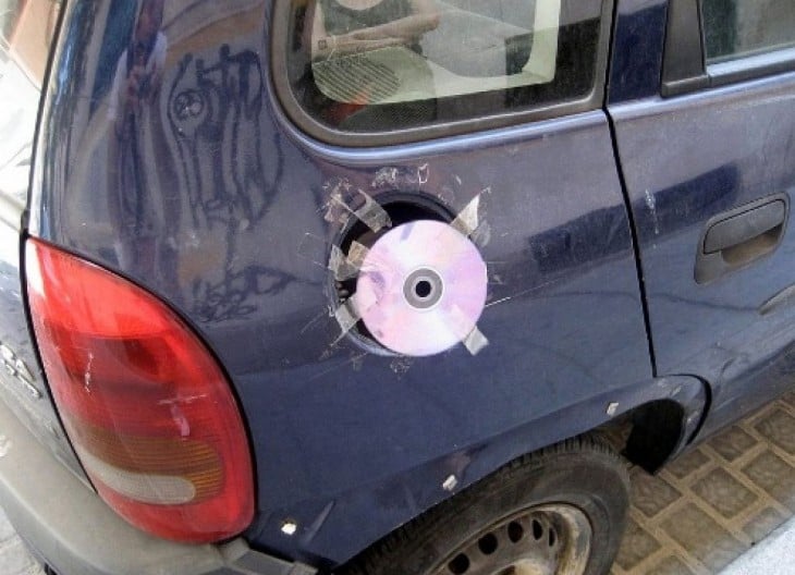 tapa de la gasolina con un cd