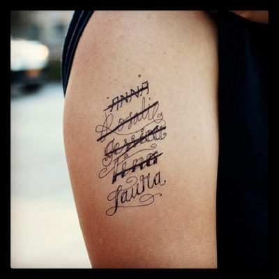 tatuaje de nombres de novias tachados