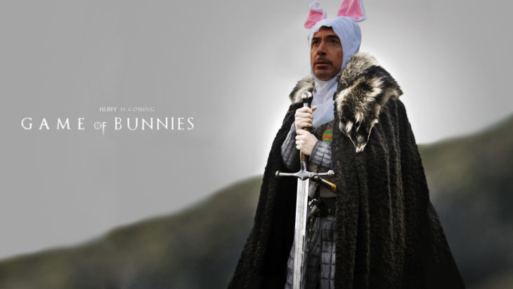 Robert Downey Jr vestido de conejo en un escenario con la frase Game of Bunnies 