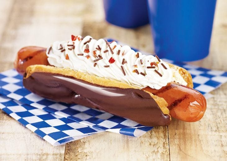 HOT DOGS DE CHOCOLATE CON CREMA BATIDA