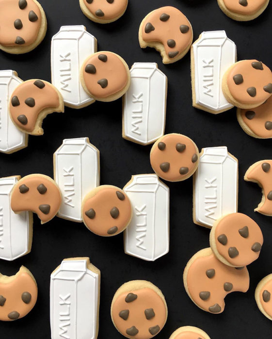 galletas en forma de galletas de chocolate y leche 