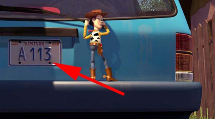 Disney, en la película de Toy Story aparece el código A113 en la placa del carro de la mamá de Andy