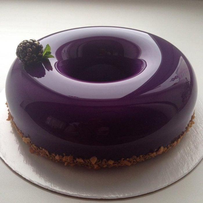 foto de una tarta de pastel de moras 